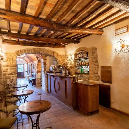 Castello Di Petrata Hotel Asyż